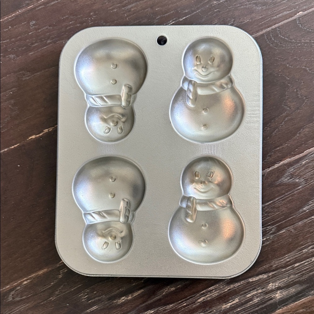 Silver Snowman Cakelet Pan